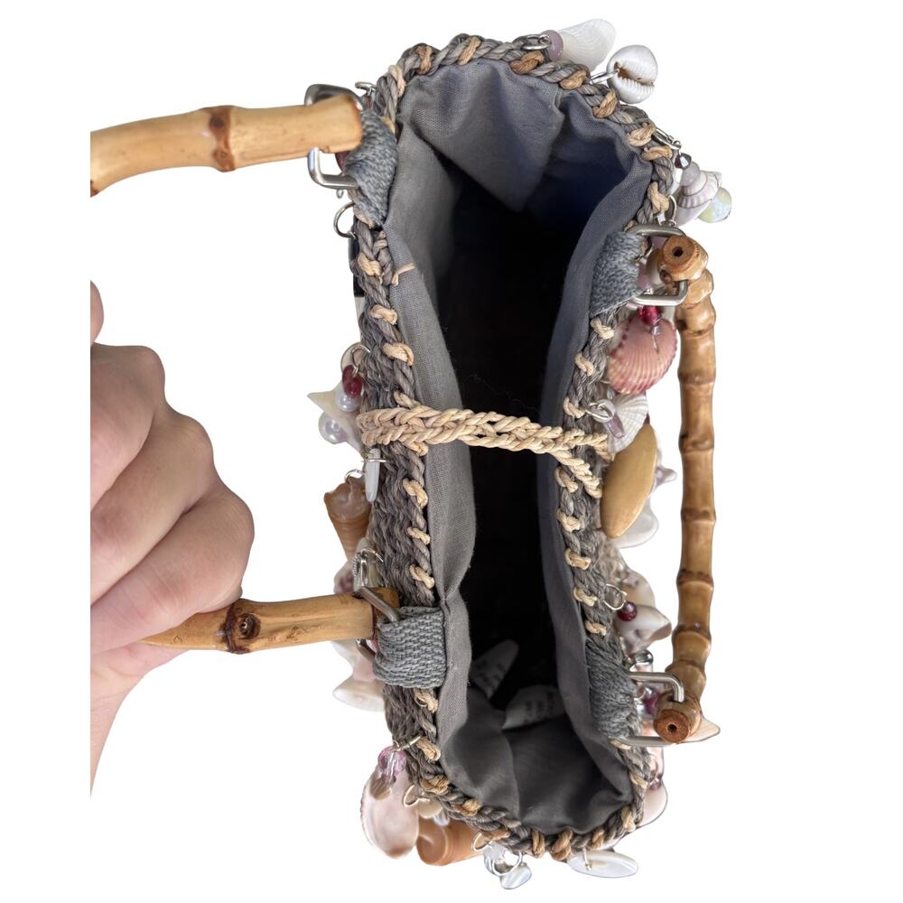 Summer Purse Seashell Charm Straw Handbag Upcycled Handmade Vintage Faded Glory - Picture 4 of 9